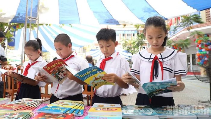 Đà Nẵng bố trí kinh phí cung cấp sách giáo khoa dùng chung cho học sinh, học viên trên địa bàn thành phố.