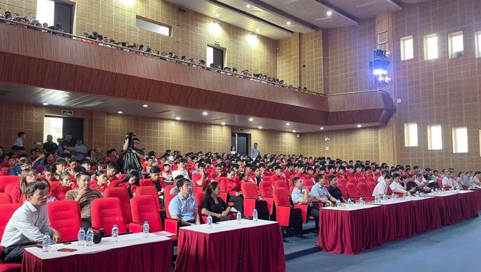 Đông đảo vận động viên, huấn luyện viên tham dự hội nghị.