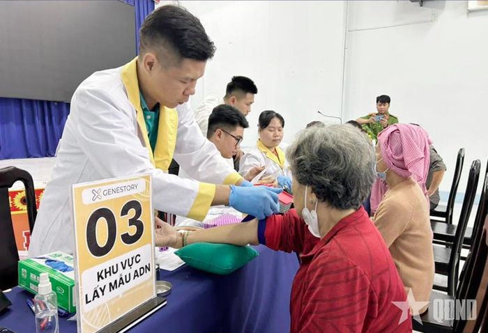 TP Hồ Chí Minh đẩy mạnh tiến độ lấy mẫu ADN thân nhân liệt sĩ chưa xác định được danh tính. Ảnh: ANH DŨNG
