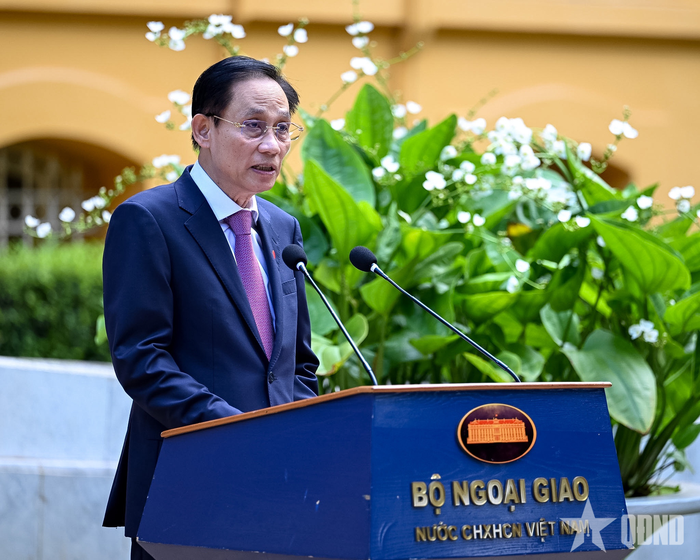  Bộ trưởng Bộ Ngoại giao Lê Hoài Trung phát biểu tại Lễ thượng cờ ASEAN. Ảnh: TRỌNG HẢI 