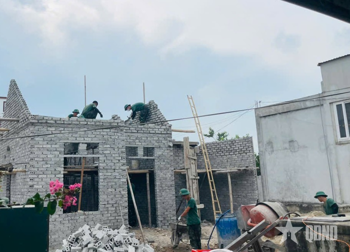 Giúp các gia đình xây dựng nhà ở. 
