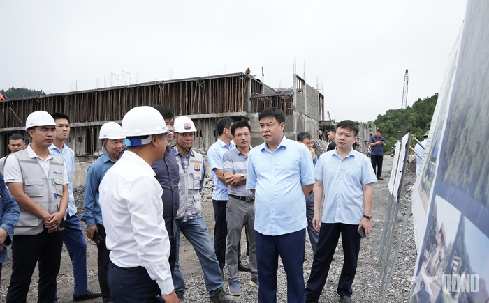 Lãnh đạo tỉnh Tuyên Quang kiểm tra, chỉ đạo đẩy nhanh tiến độ xây dựng Trường Phổ thông nội trú liên cấp Tiểu học và Trung học cơ sở Sơn Vĩ.