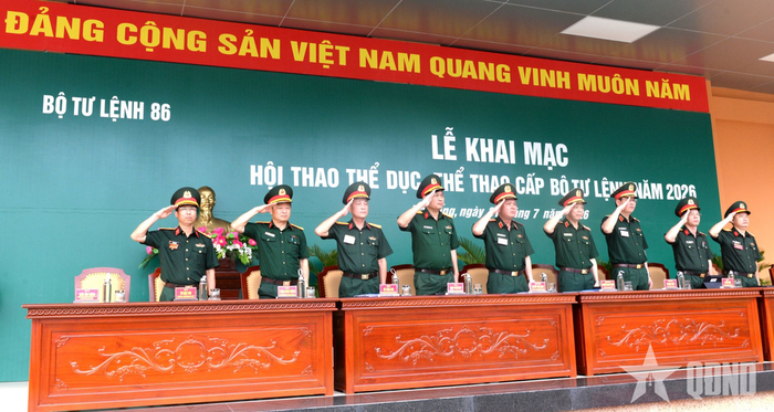 Các đại biểu dự khai mạc.