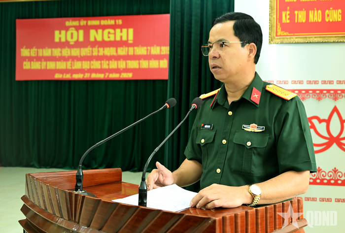  Đại tá Khuất Bá Cao, Bí thư Đảng ủy, Phó tư lệnh Binh đoàn 15 phát biểu kết luận hội nghị.