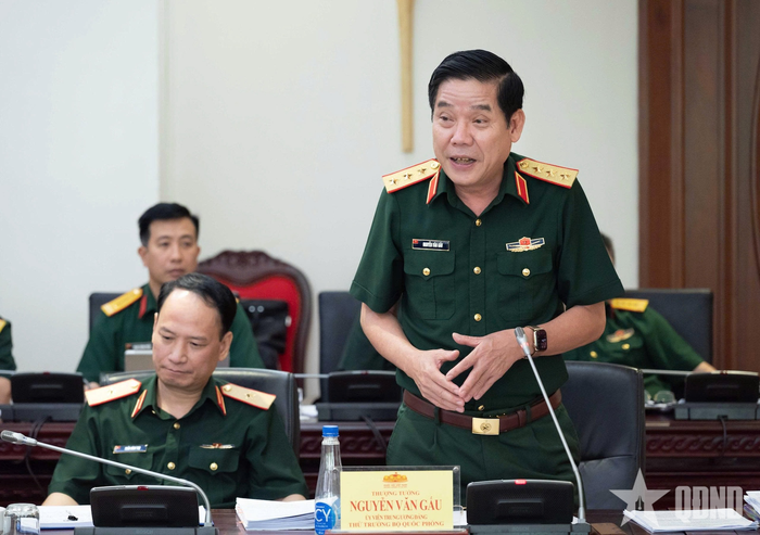  Thượng tướng Nguyễn Văn Gấu phát biểu tại phiên họp. Ảnh: KHẮC PHỤC