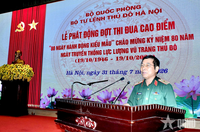 Thiếu tướng Nguyễn Khắc Nhân, Phó chính ủy Bộ tư lệnh Thủ đô Hà Nội phát biểu tại buổi lễ.