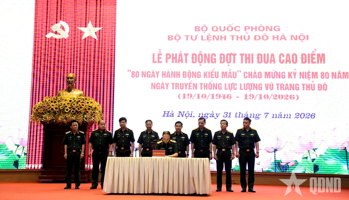 Các cơ quan, đơn vị ký giao ước thi đua.