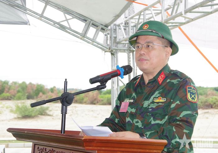  Đại tá Lê Huy Nghĩa, Phó chỉ huy trưởng, Tham mưu trưởng Bộ CHQS thành phố Huế phát biểu chỉ đạo khai mạc diễn tập.