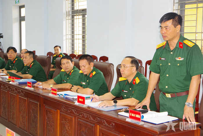 Đại tá Nguyễn Viết Hùng, Lữ đoàn trưởng Lữ đoàn 434 báo cáo một số nội dung chuẩn bị diễn tập.