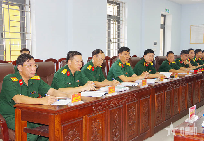 Các thành viên đoàn công tác của Quân đoàn 34.