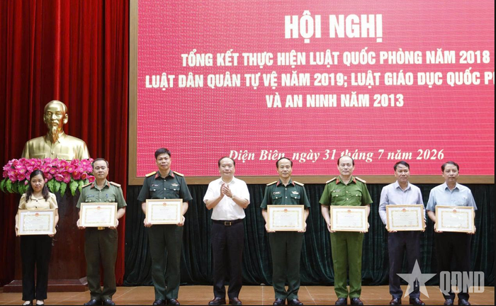 Các tập thể và cá nhân nhận bằng khen của UBND tỉnh.