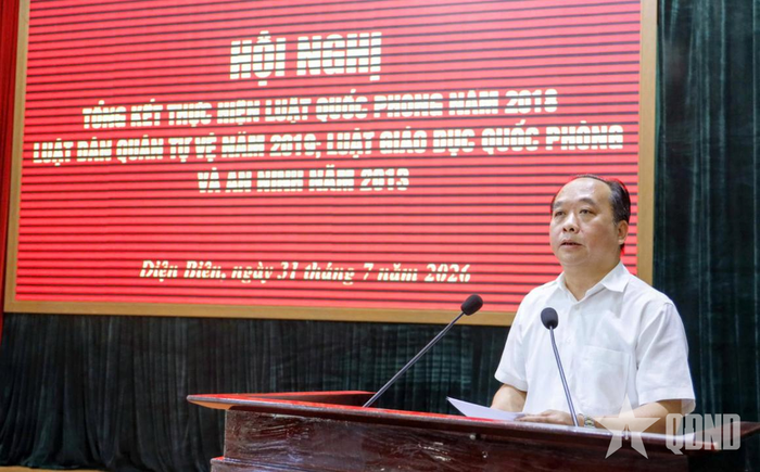 Đồng chí Nguyễn Minh Phú, Phó chủ tịch UBND tỉnh Điện Biên phát biểu tại hội nghị.