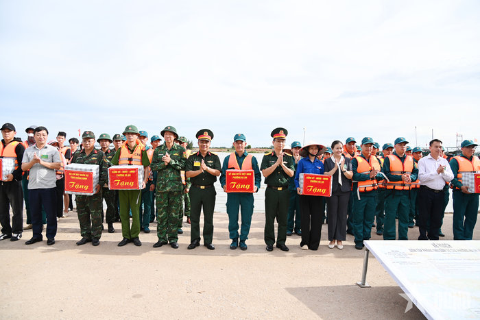 Bộ CHQS tỉnh Quảng Ninh; phường Hà An động viên các lực lượng tham gia diễn tập thực binh. 
