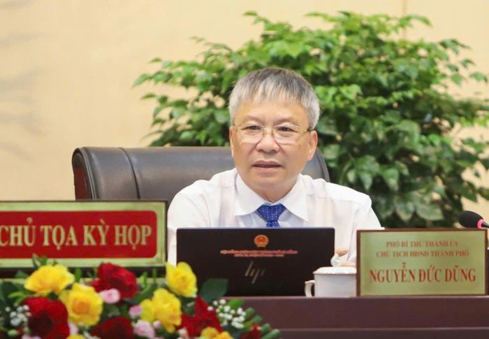 Chủ tịch HĐND thành phố Nguyễn Đức Dũng phát biểu tại phiên thảo luận.