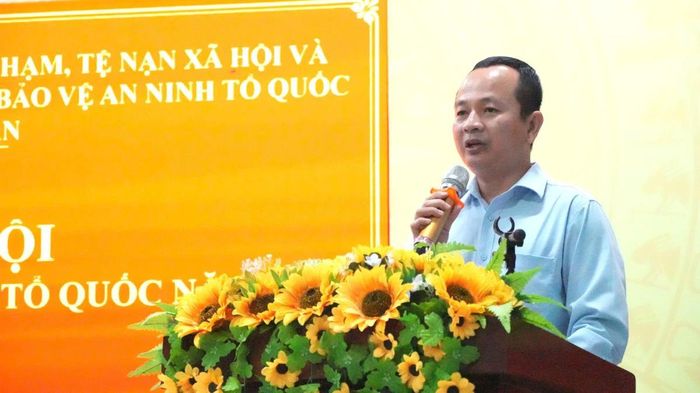 Chủ tịch UBND xã Tam Xuân Nguyễn Chí Dân phát biểu tại lễ kỷ niệm. Ảnh: Ái Ly.