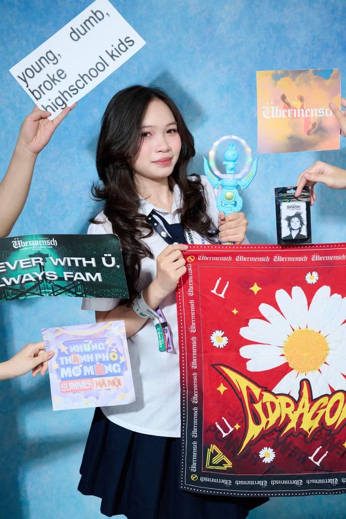 Niềm yêu thích với các chương trình âm nhạc và hoạt động tổ chức sự kiện trở thành chất liệu giúp Khánh Ngọc xây dựng bài luận mang dấu ấn cá nhân khi ứng tuyển học bổng.