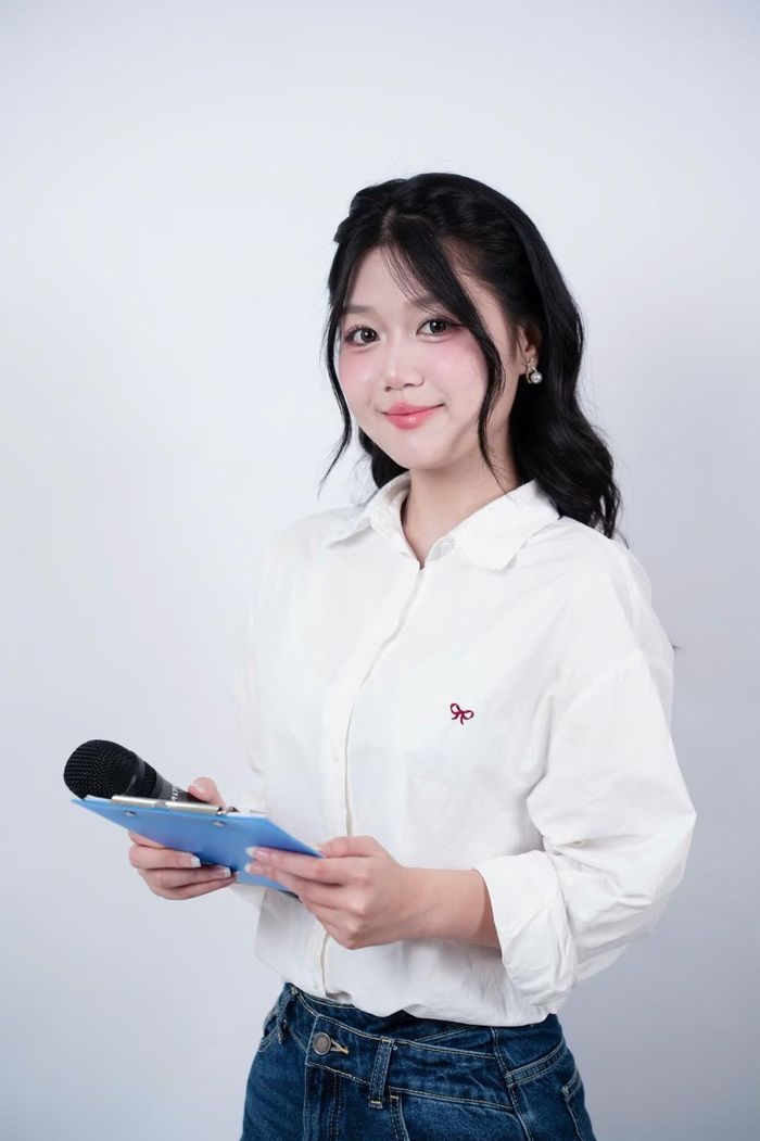 Việc tham gia các hoạt động sinh viên và theo học kỹ năng dẫn chương trình giúp Quỳnh Anh tích lũy thêm trải nghiệm, sự tự tin và bản lĩnh trước đám đông.