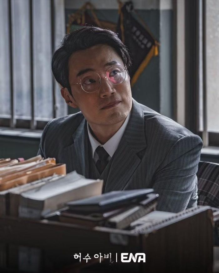 Một sự thiếu sót đáng chú ý là Lee Hee Joon, người có vai trò quan trọng trong sự nổi tiếng của bộ phim nhưng lại không nhận được đề cử diễn xuất nào. Sự vắng mặt này đã gây ra nhiều tranh luận trong khán giả.
