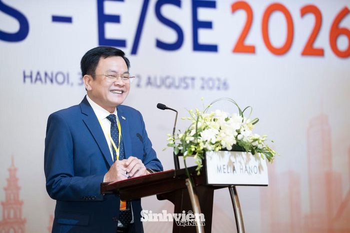 PGS. TS Nguyễn Hoàng - Hiệu trưởng Trường Đại học Thương mại phát biểu khai mạc hội nghị.
