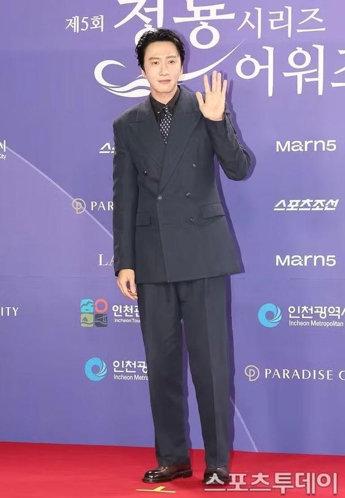 Lee Kwang Soo.