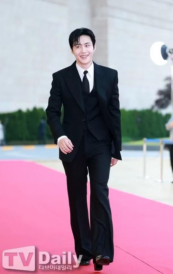Kim Seon Ho.