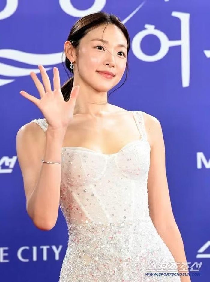 Choi Mi-na-su.