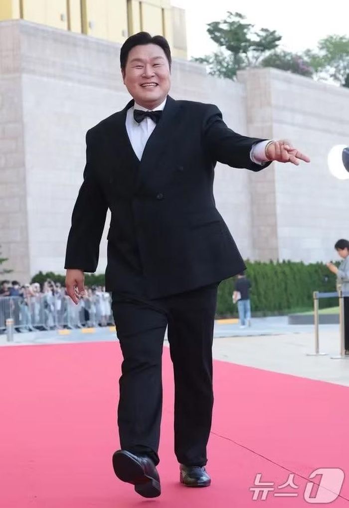 Yoon Kyung Ho.