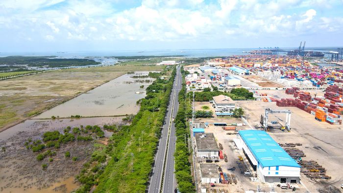  Theo quy hoạch FTZ Cái Mép Hạ với bên phải đường liên cảng là hệ thống cảng biển Cái Mép và bên còn lại là Trung tâm logistics Cái Mép Hạ. ẢNH: THÀNH HUY 