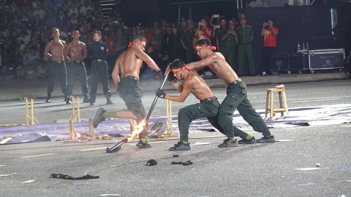  Biểu diễn khí công 