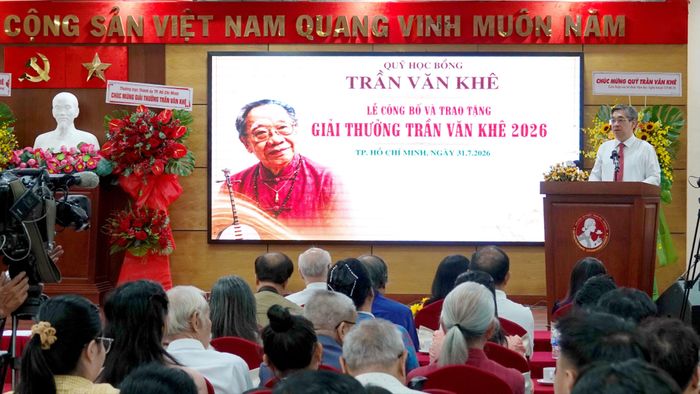  Đồng chí Nguyễn Phước Lộc phát biểu tại Lễ công bố và trao tặng Giải thưởng Trần Văn Khê. Ảnh: THÚY BÌNH 