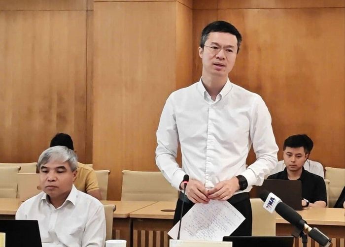 Ông Trần Đăng Khoa trao đổi thông tin với báo chí tại cuộc họp báo. Ảnh: TRẦN BÌNH