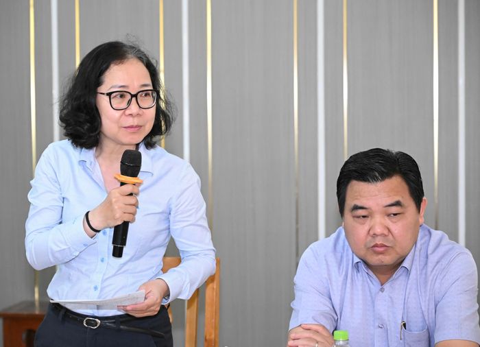  Phó Trưởng Ban Thường trực Ban Tổ chức Thành ủy TPHCM Thái Thị Bích Liên trao đổi tại buổi khảo sát. Ảnh: VIỆT DŨNG 