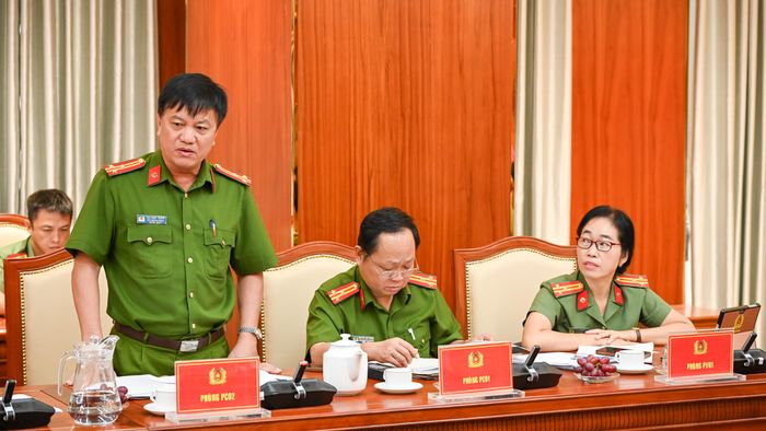 Đại biểu tham luận, đóng góp ý kiến tại tọa đàm