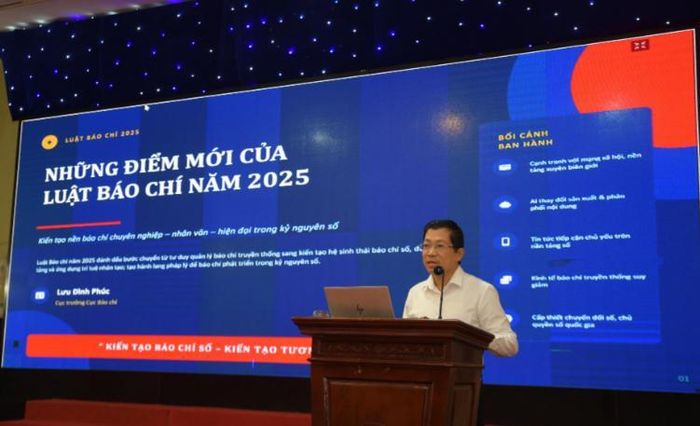 Cục trưởng Cục Báo chí Lưu Đình Phúc phát biểu tại hội nghị. Ảnh: PHẠM SỸ
