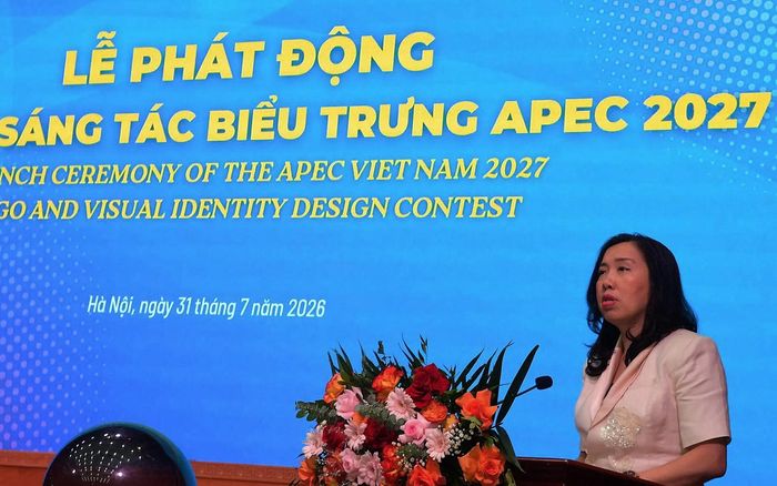 Trưởng Ban tuyên truyền - văn hóa APEC, Thứ trưởng Bộ Ngoại giao Lê Thị Thu Hằng phát biểu tại lễ phát động. Ảnh HOA NGUYỄN