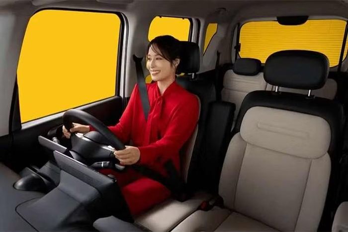 Vì trợ cấp của chính quyền địa phương được cộng dồn với trợ cấp quốc gia, một cư dân Tokyo có thể mua một chiếc Racco với giá chỉ từ 1,545 triệu yên (khoảng 248,4 triệu đồng). Cùng một người mua đó có thể chọn Nissan Sakura EV hoặc Mitsubishi eK X EV với giá chưa đến 1,3 triệu yên (tức dưới 209 triệu đồng).