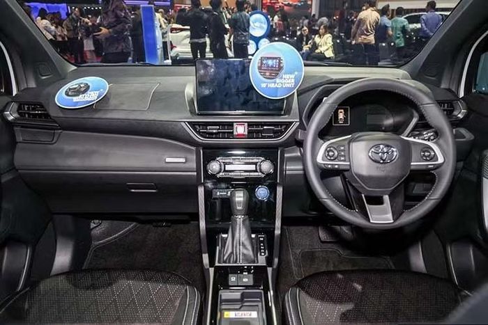 Toyota Veloz Hybrid được trang bị động cơ xăng 1.5L 4 xi-lanh 2NR-VEX cho công suất 91 PS và mô-men xoắn 121 Nm, kết hợp cùng mô-tơ điện mạnh 80 PS, mô-men xoắn 141 Nm.