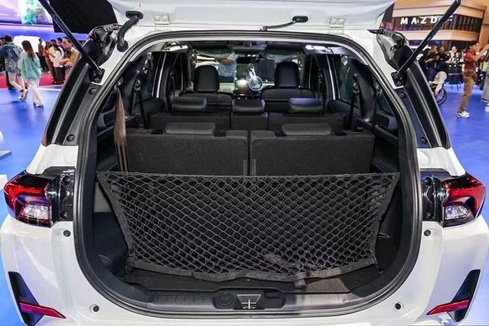 Tại thị trường Indonesia, Toyota Veloz Hybrid 2026 sẽ được phân phối với 4 phiên bản, gồm V, Q, Q Modellista và Q TSS Modellista, có giá bán từ 303-389 triệu rupiah (tương đương khoảng 440-565 triệu đồng)