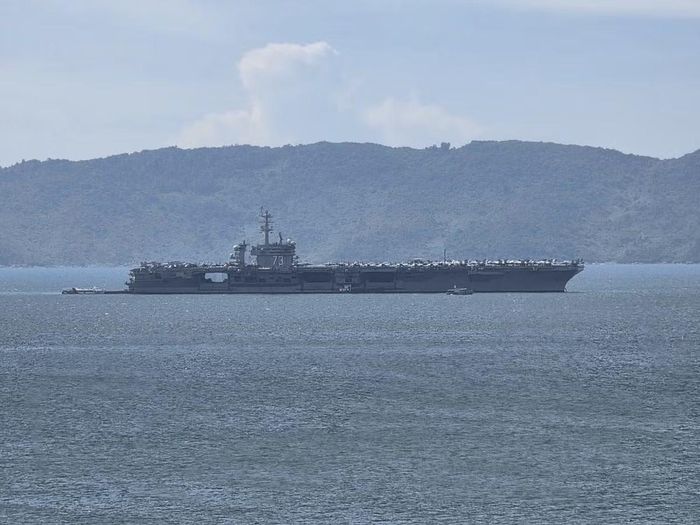 Tàu sân bay USS George Washington tại khu vực cảng Tiên Sa.