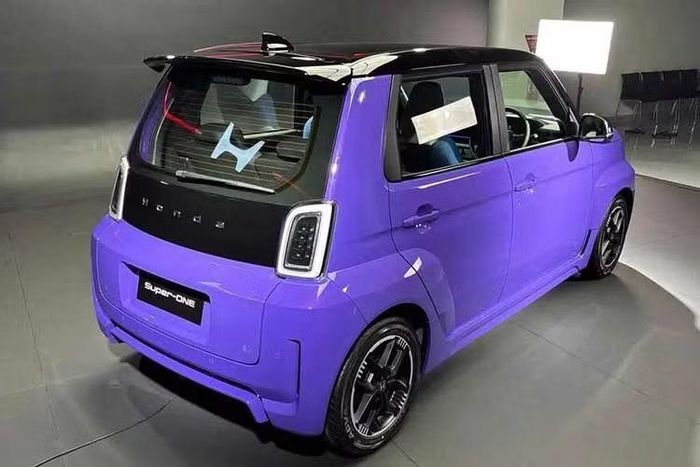 Theo kế hoạch của Honda, Indonesia sẽ là một trong những thị trường đầu tiên phân phối Super-One với 100 xe được giao trong năm nay. Giá bán chính thức sẽ được công bố vào ngày 5/8, cùng thời điểm hãng bắt đầu nhận đơn đặt hàng.