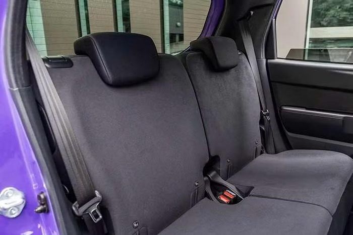 Honda Super-One được phát triển dựa trên mẫu kei car N-One e:, nhưng sở hữu nhiều nâng cấp hướng đến trải nghiệm lái thể thao hơn. Ở chế độ vận hành thông thường, xe có công suất 64 PS và mô-men xoắn 162 Nm.