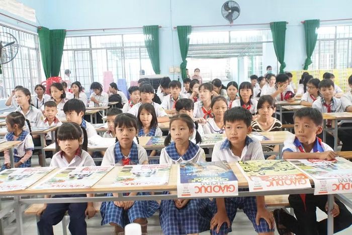 Nhiều học sinh học sinh không giấu được niềm vui, xúc động khi tham gia chương trình.