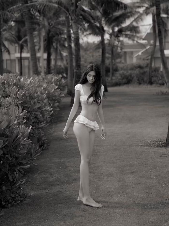 Sự tự tin, nguồn năng lượng tích cực cùng gu thời trang ngày càng hoàn thiện tiếp tục giúp nàng hậu ghi điểm trong mắt người hâm mộ, khẳng định sức hút bền vững sau nhiều năm đăng quang.