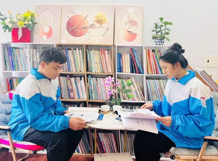 Cùng nhau học tập, nghiên cứu tài liệu để triển khai đề tài.