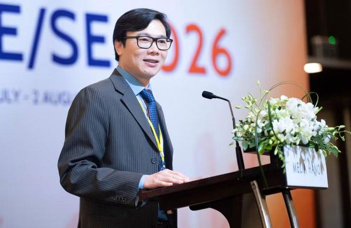 GS.TS Nguyễn Đức Khương – Chủ tịch AVSE Global (Pháp), nhà nghiên cứu cấp cao, Đại học Cambridge (Vương quốc Anh) phát biểu tại hội thảo.