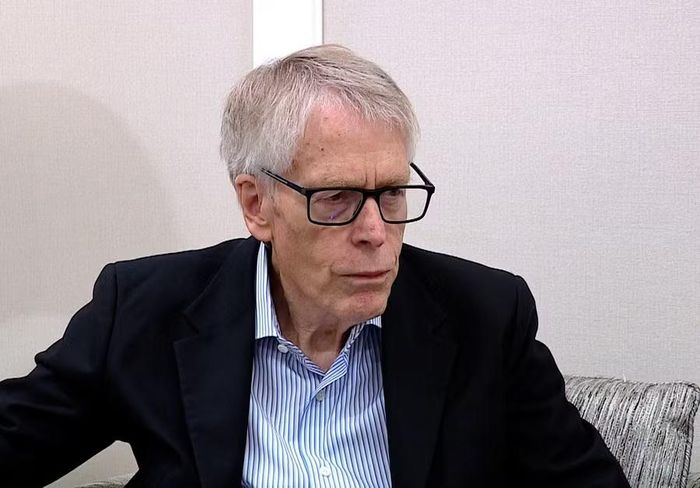 GS. Lars Peter Hansen - một trong ba nhà kinh tế học được trao giải Nobel Kinh tế năm 2013 trao đổi với phóng viên Báo Giáo dục và Thời đại bên lề Hội thảo.