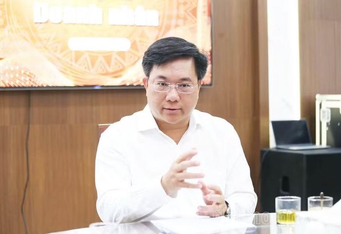 Chủ tịch UBND tỉnh Phú Thọ Trần Duy Đông phát biểu tại Chương trình Cà phê doanh nhân tuần 31. Ảnh: Thanh Hòa