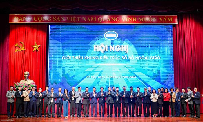 Thưa Bộ trưởng, vậy đâu là những ưu tiên hàng đầu để triển khai hiệu quả đường lối đối ngoại của Đảng?