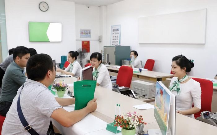 Thu nhập của nhân viên nhiều ngân hàng tăng trong 6 tháng đầu năm 2026.