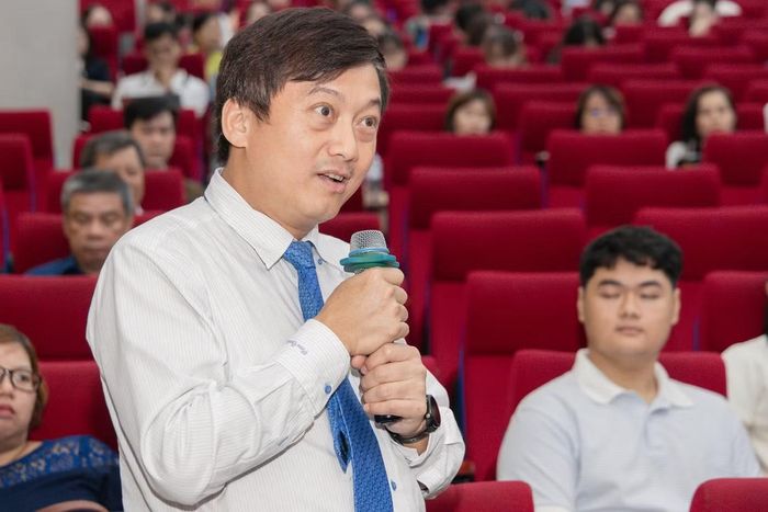 Phó giáo sư, Tiến sĩ, Bác sĩ Võ Duy Long - Phó trưởng khoa Ngoại tiêu hóa - Bệnh viện Đại học Y dược TPHCM - chia sẻ.